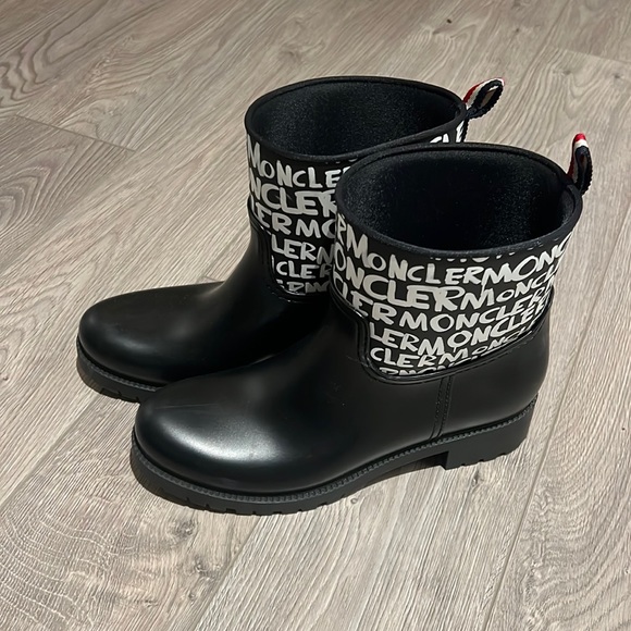 Brand new Moncler boots - Picture 1 of 4